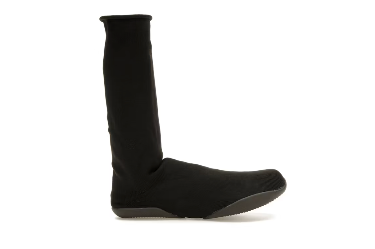 Yeezy Pod Black