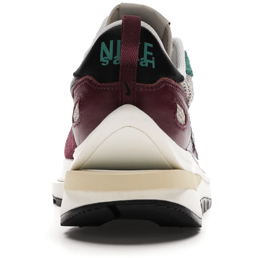 Nike Vaporwaffle sacai Villain Red Neptune Green