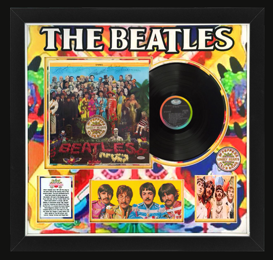 Sgt Pepper Vinil Capitol Multicolor autografiado por John Lennon, Paul McCartney, George Harrison y Ringo Starr. "The Beatles".